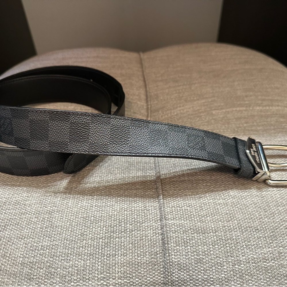 Louis Vuitton Men’s 40mm Damier belt